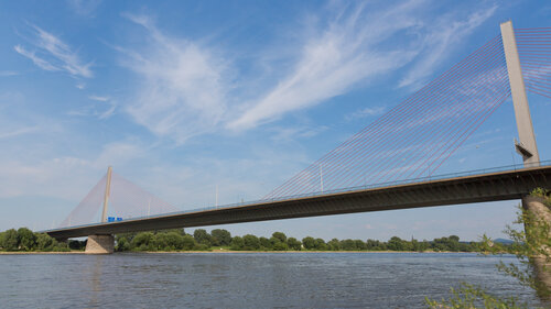 Die gesperrte Autobahnbrücke Nordbrücke in Bonn. Die gesperrte Autobahnbrücke Nordbrücke in Bonn.