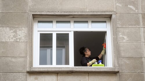 Die meisten Haushaltshilfen arbeiten schwarz.